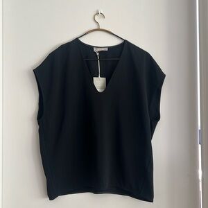 Black v neck, NWT